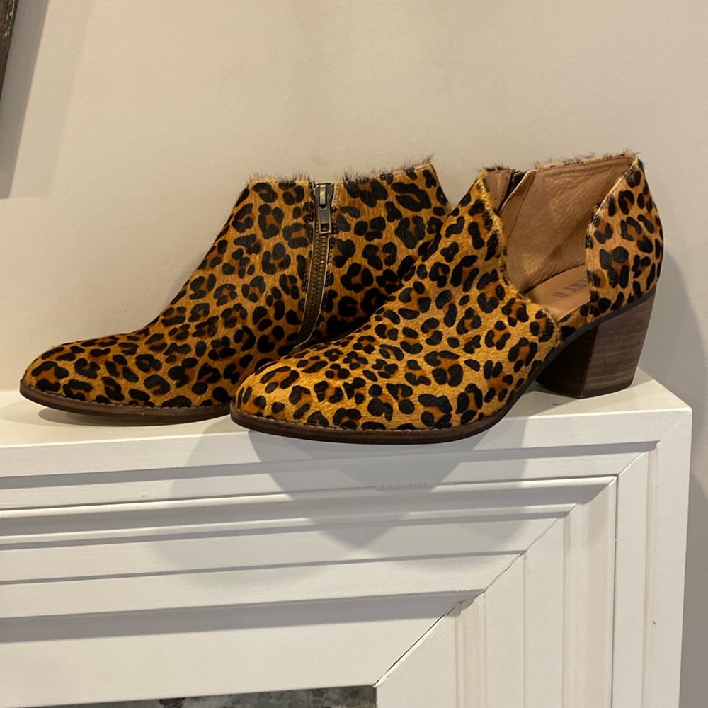 Silent D leopard heels 9